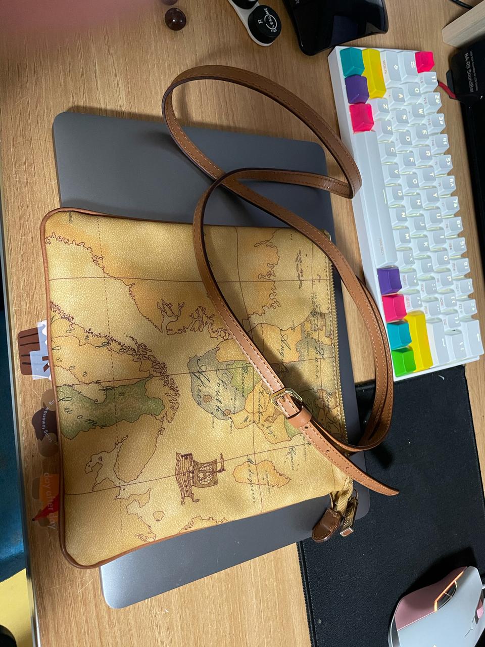 정품 프리마클라쎄 크로스백 판매합니다.