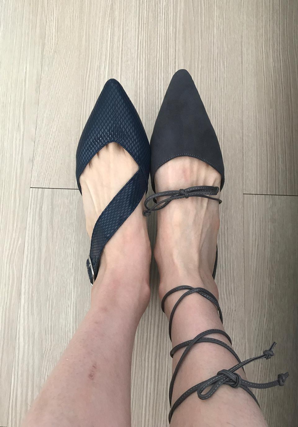 뱀피 사선 스트랩 버클 스틸레토 플랫 단화