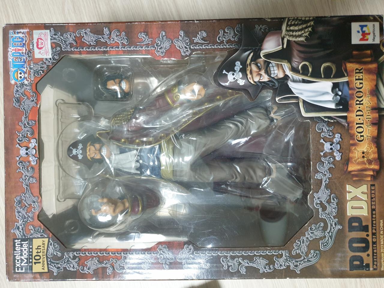 골드D로저 pop 피규어 판매합니다^^