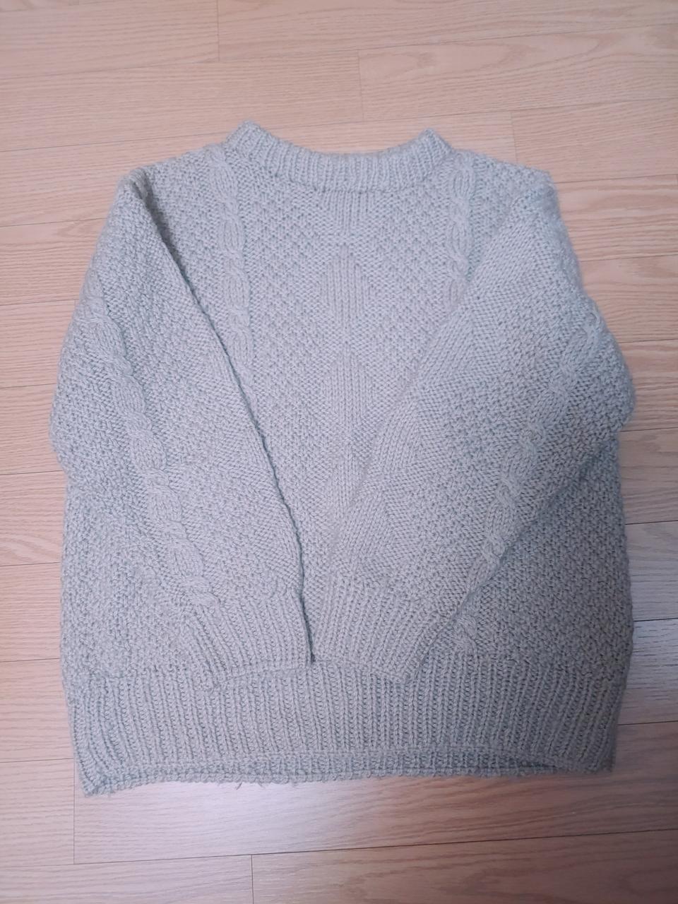 갈색 니트 스웨터