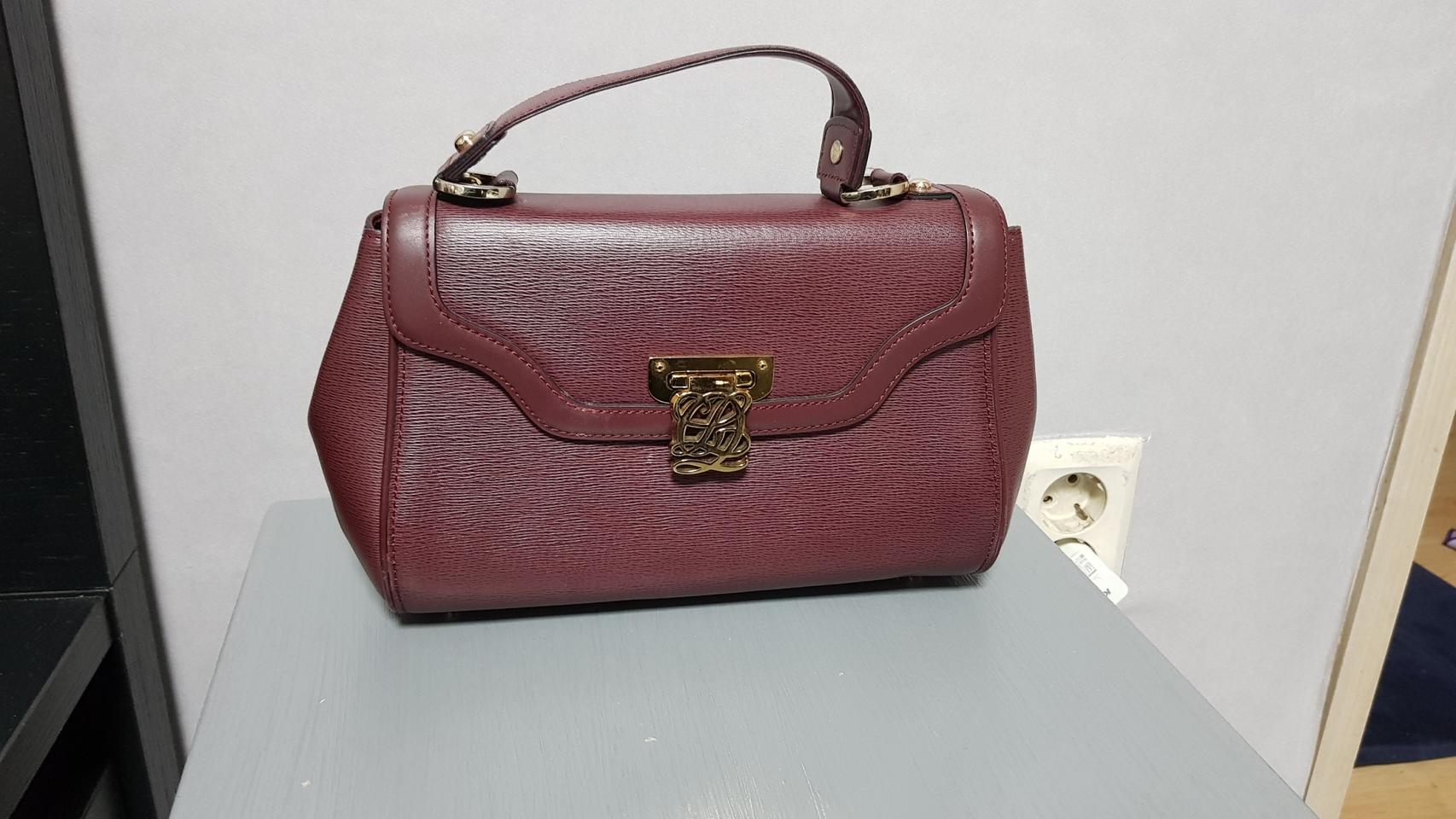 루이까토즈 . 여성가죽 토트백이에요.