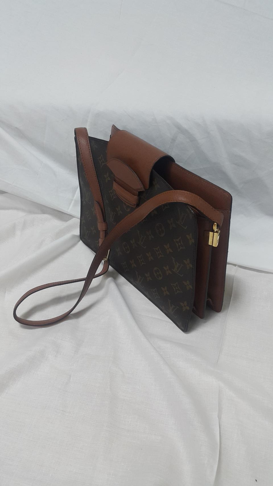 소장가치 정품  악세수아 멀티 포쉐트 토일렛 최고 인기템