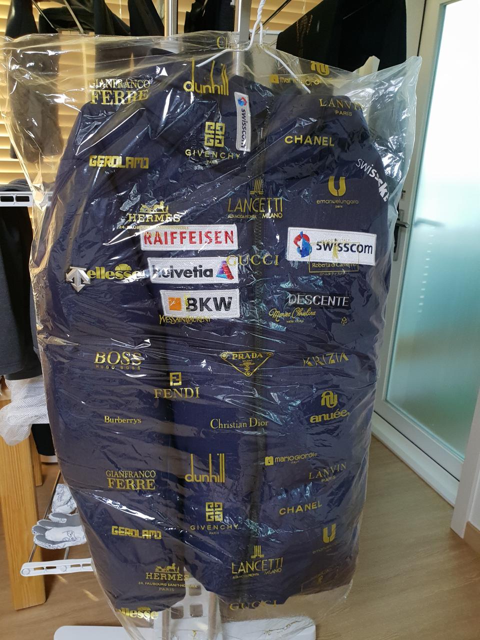 데상트 아우디패딩