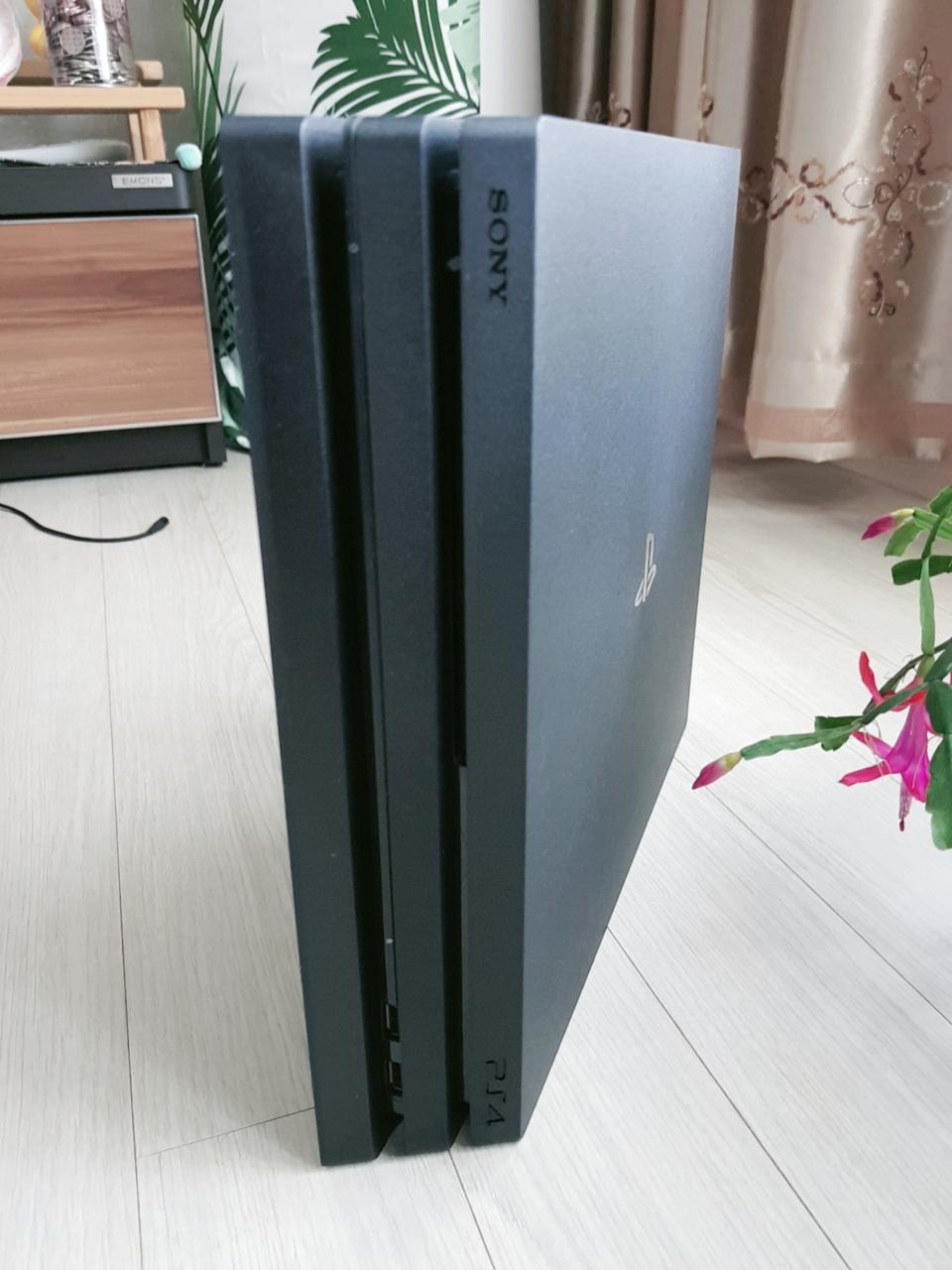 플레이스테이션 ps4 1Tb 판매합니다.