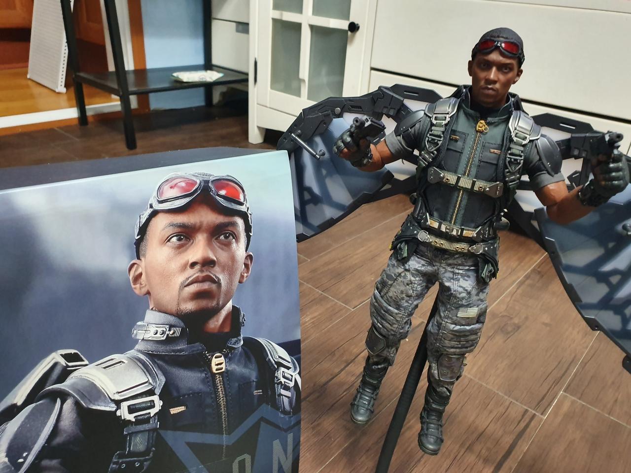 핫토이 윈터솔져 팔콘,인피니티워 닥터스트레인지, 워머신마크1구판매합니다