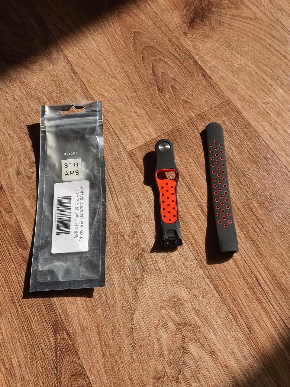 갤럭시핏 스트랩 밴드 SM-R370 실리콘, 레드블랙 팝니다