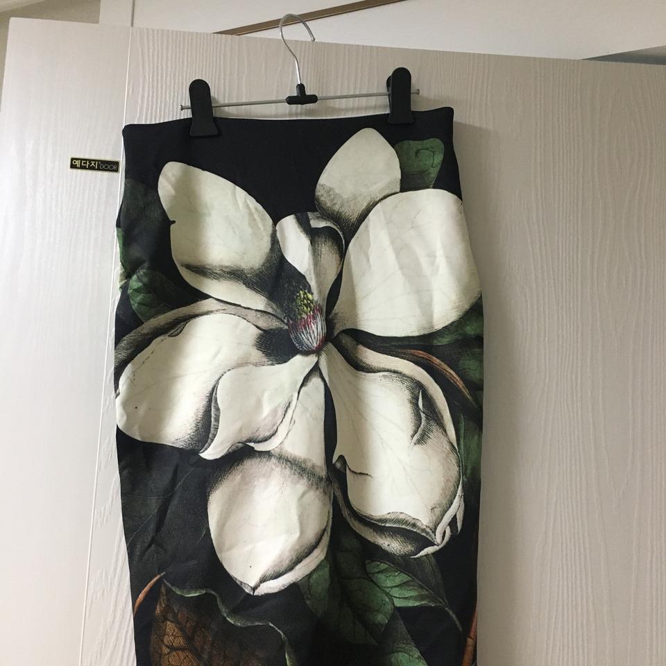 명품스타일 치마입니다