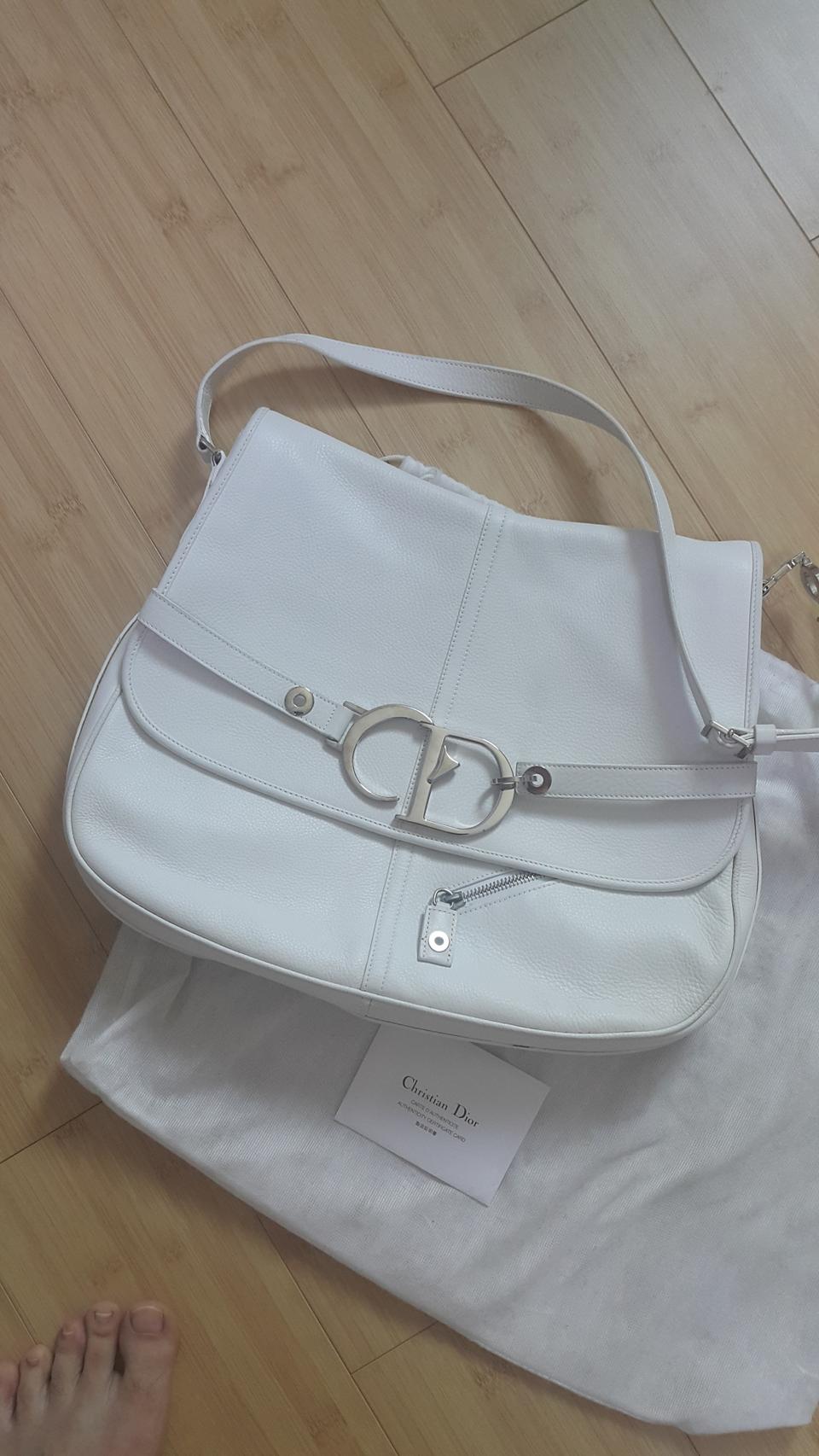 크리스찬 디올 새들백 라지 그것도 크로스 제품입니다