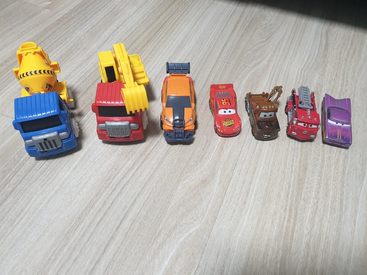 장난감 자동차 7종