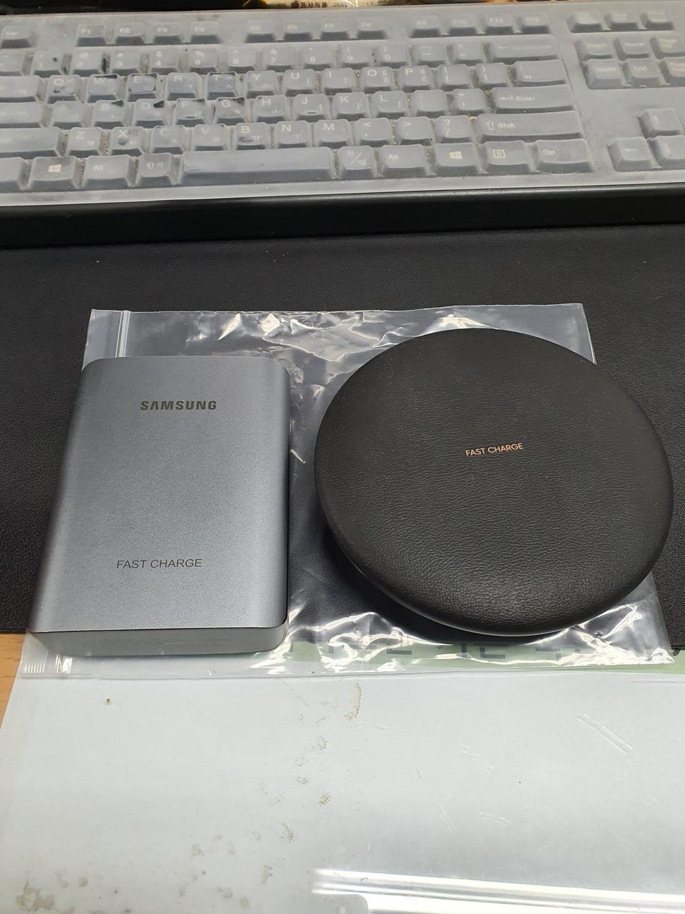 삼성 고속 무선충전기 PG950  삼성보조밧데리 팝니다