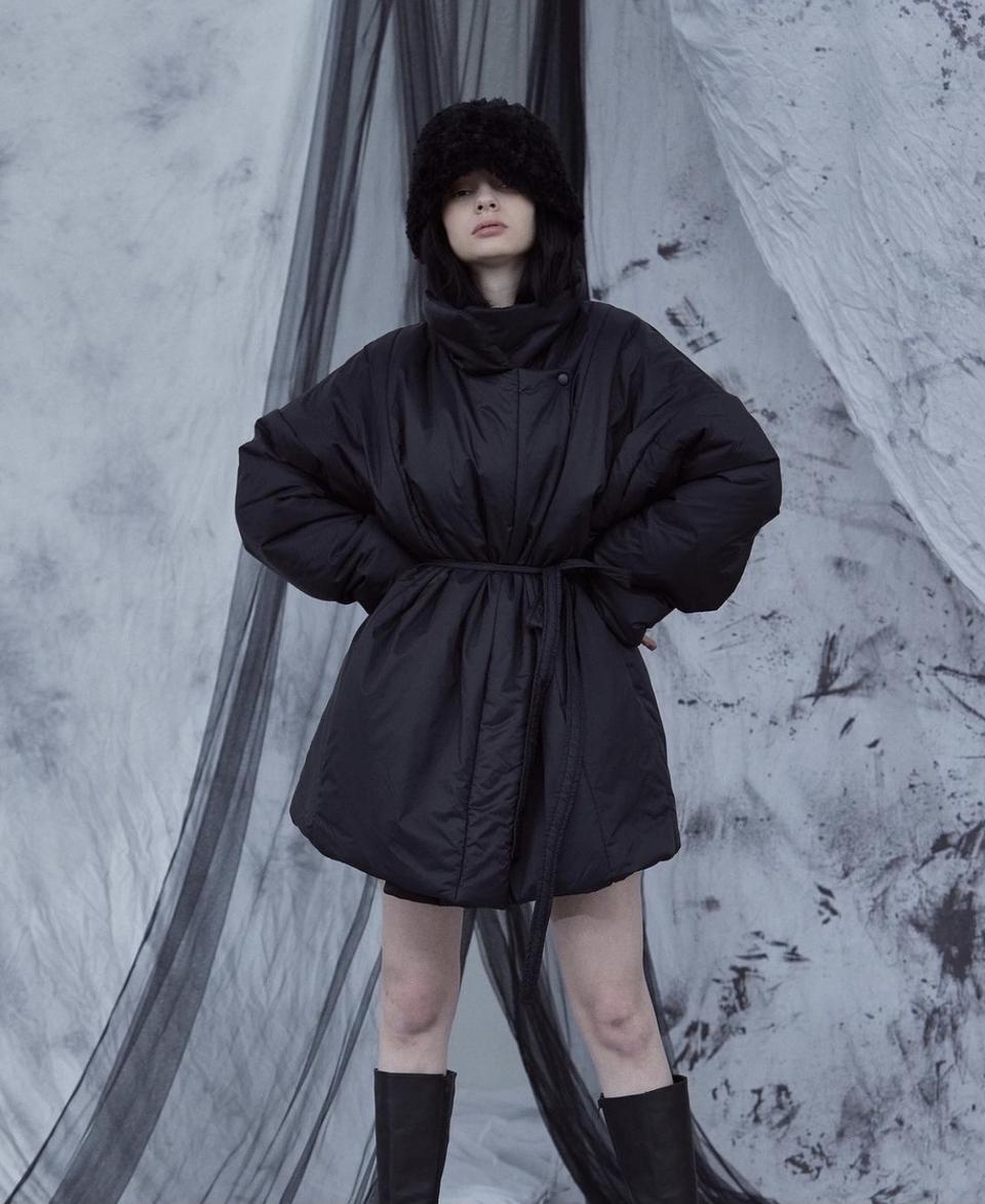 페인오어플레져 하이넥 벨티드 패딩