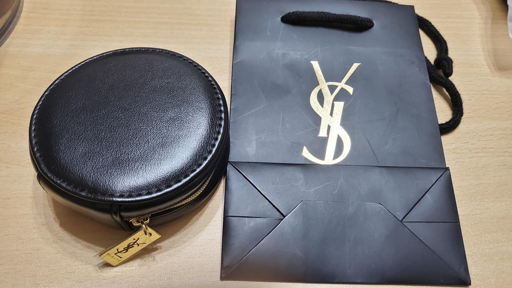 입생로랑 쿠션 가죽파우치