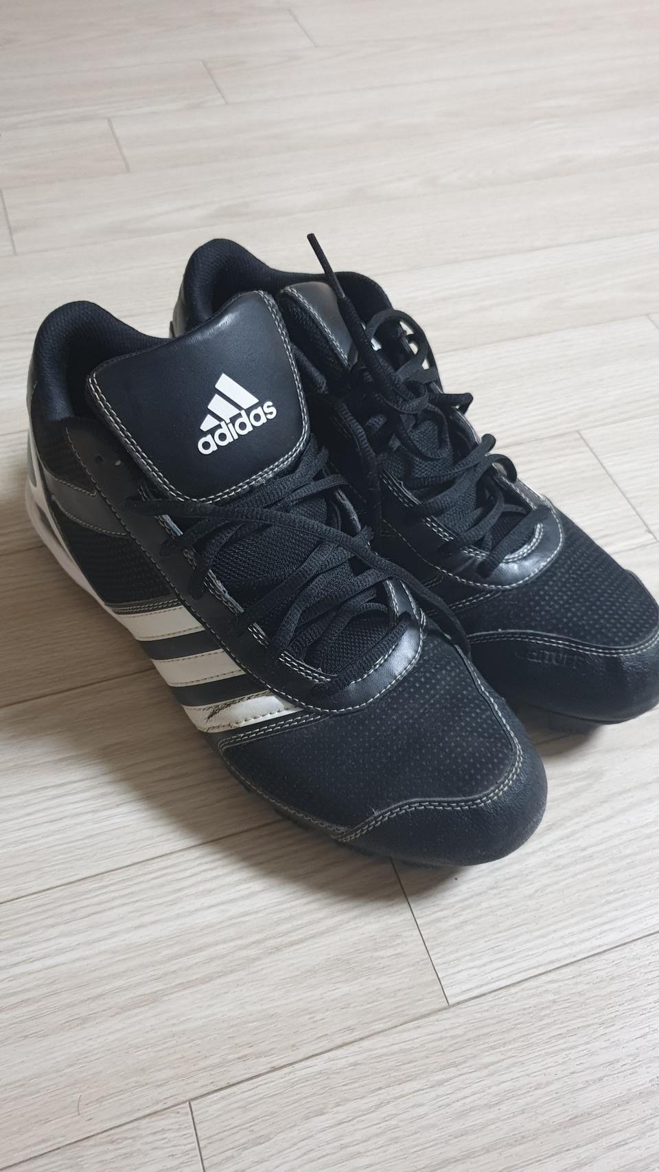 (가격내림) 아디다스 인조잔디 야구화 275 사이즈 팝니다!