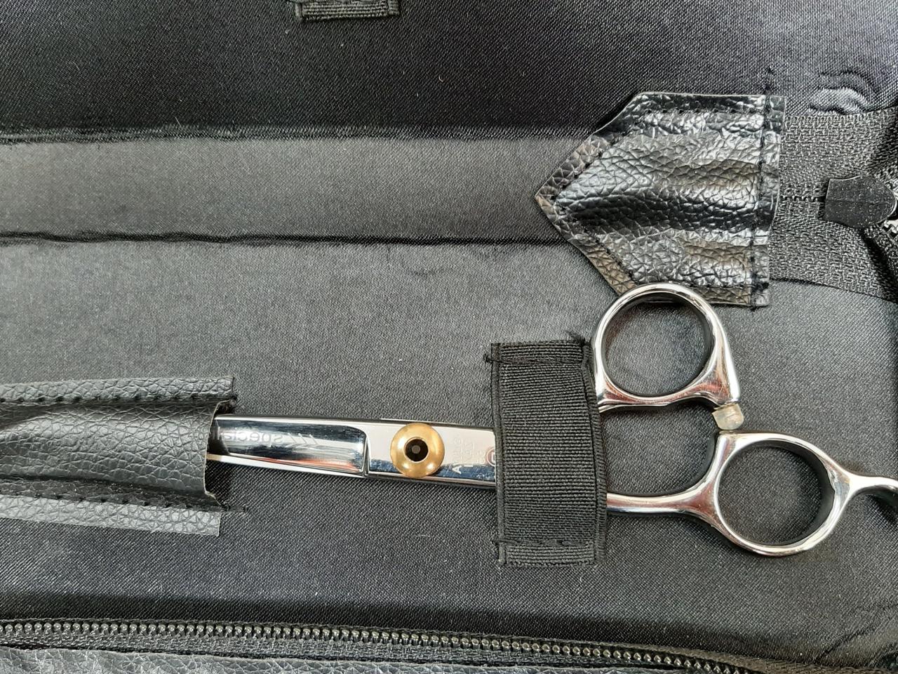 1+1 미용가위5.5인치  싸게드려요. 20만>>>  60000