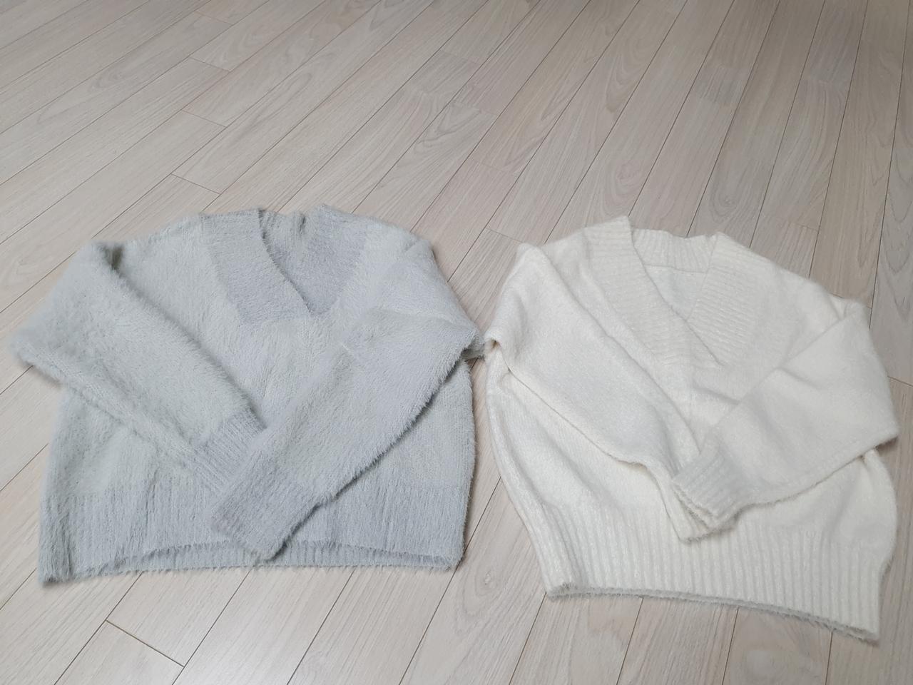 오프숄더 브이넥니트