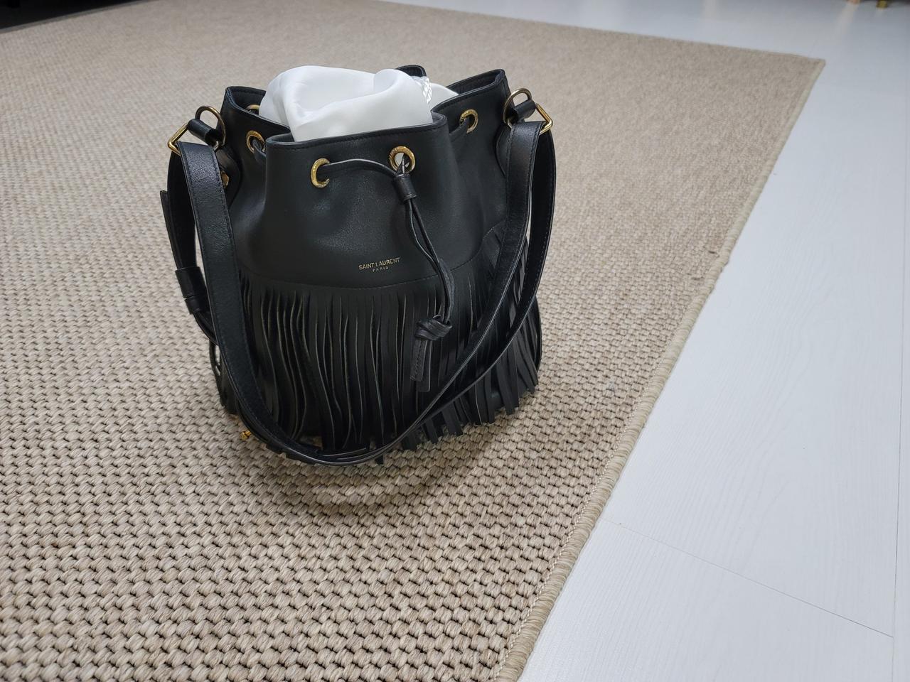 입생로랑 태슬 버킷백!