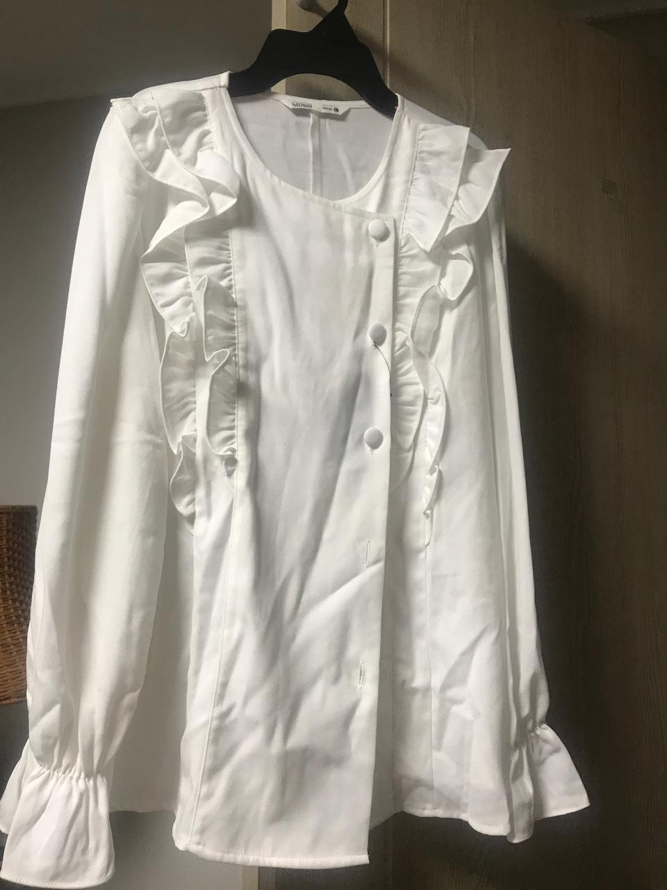 새옷! 사이드버튼 프릴 블라우스