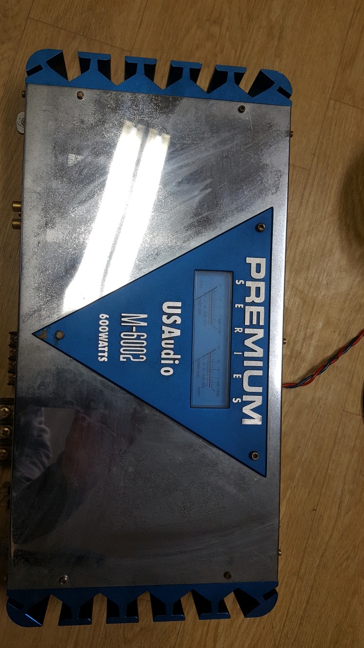 US오디오 600Watt 우퍼용 2채널 앰프 M-6002 