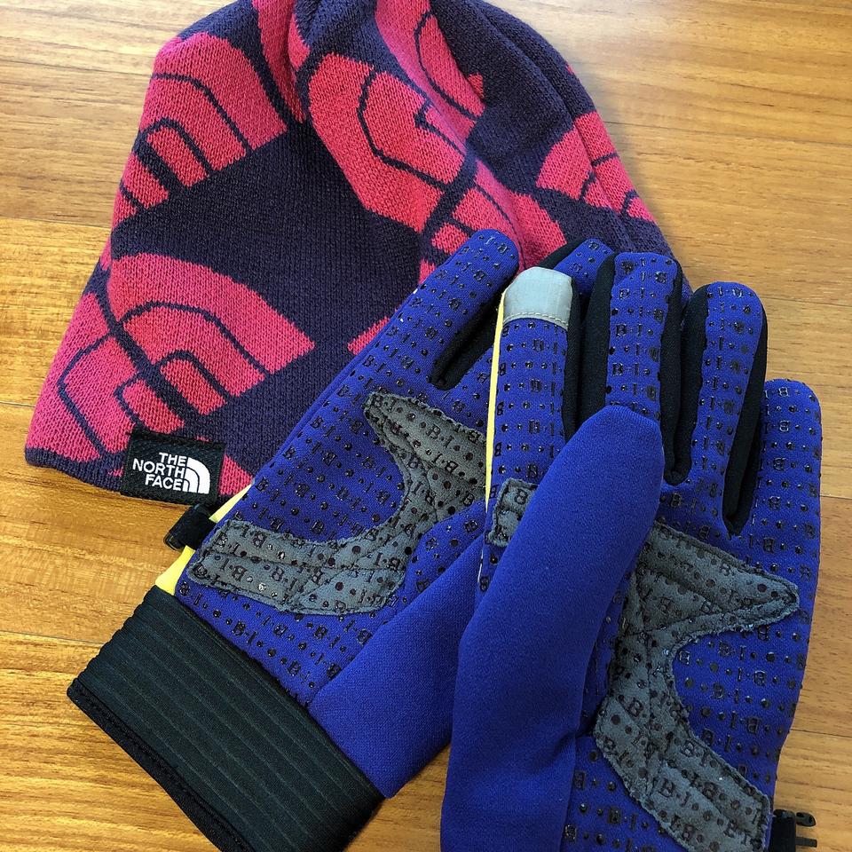 새상품) 장갑이랑 노스페이스 비니 세트 팝니다.
