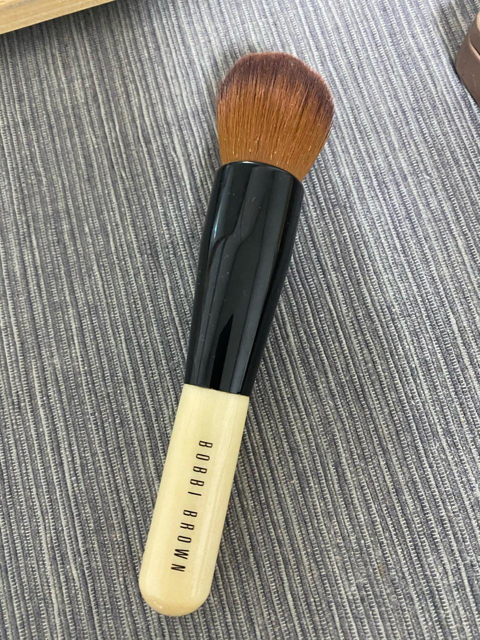바비브라운 Full coverage Face Brush