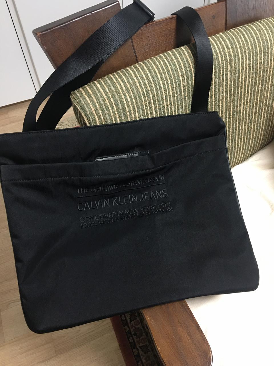 정품개빈크라인프라다천크로스백