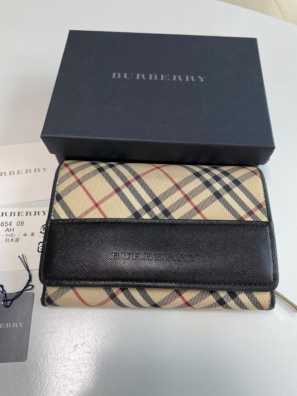 버버리 여성 지갑 팔아요 (중지갑)