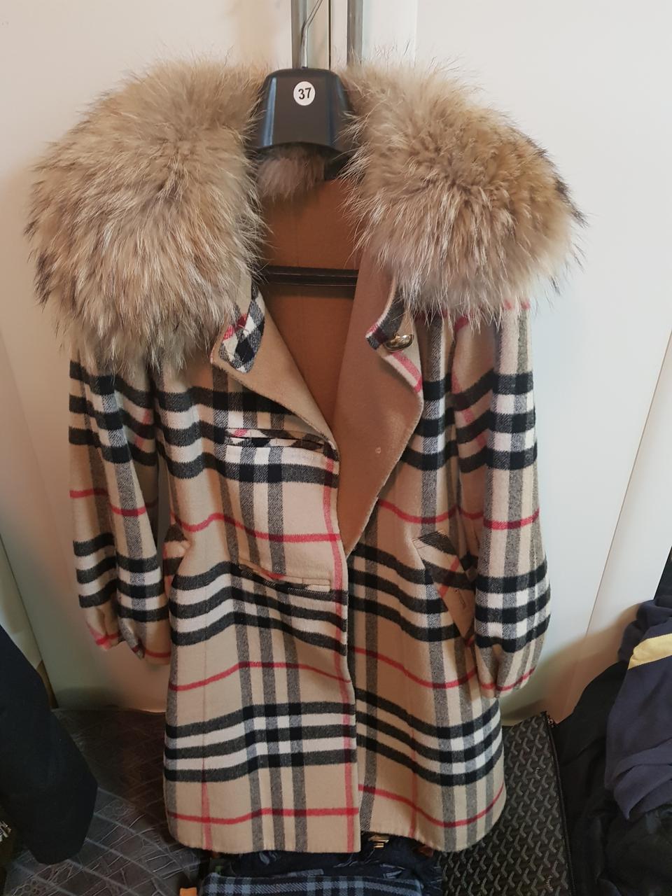 버버리 라쿤코트 55~66사이즈팔아요~