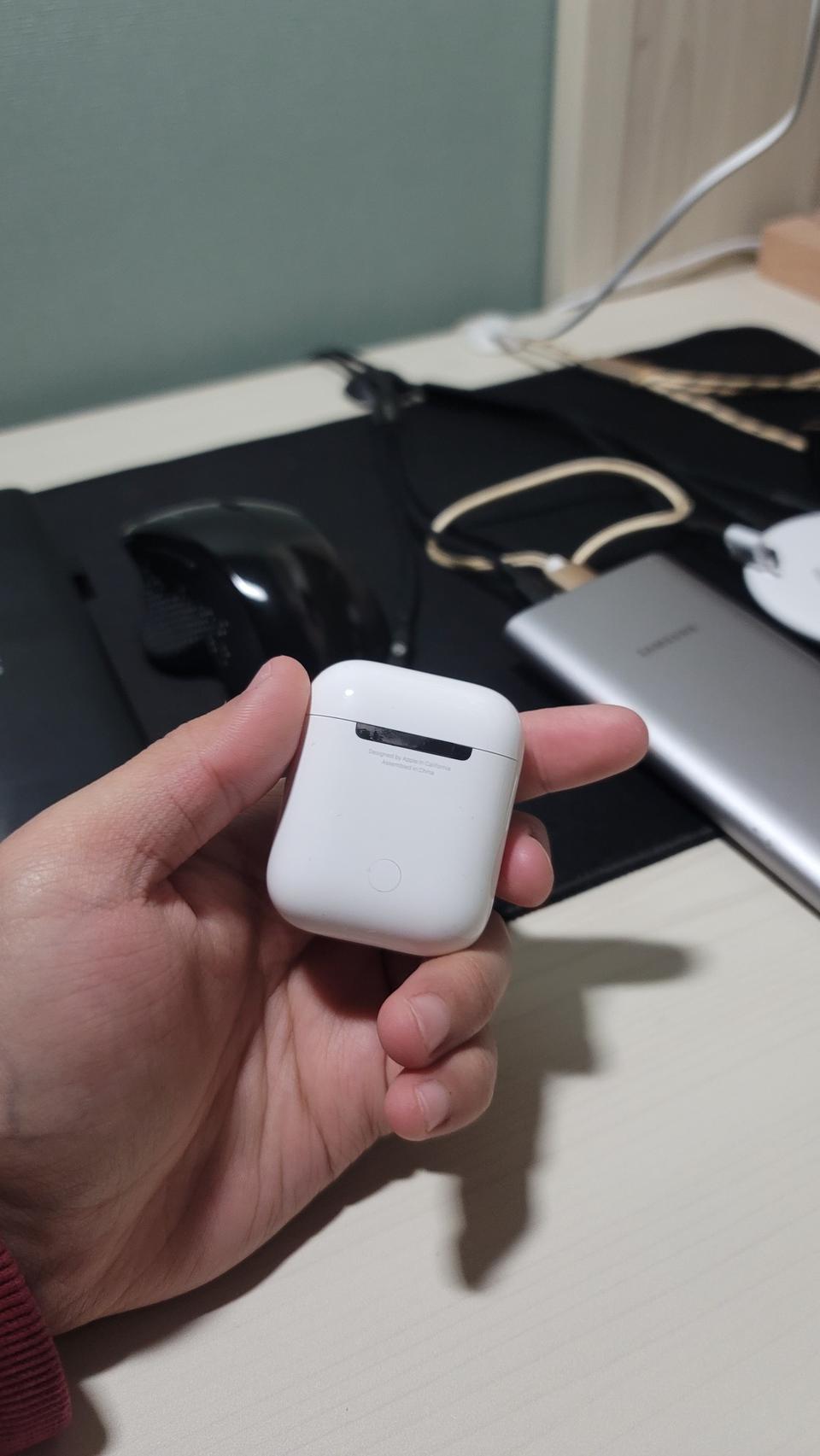 에어팟2세대 판매합니다.