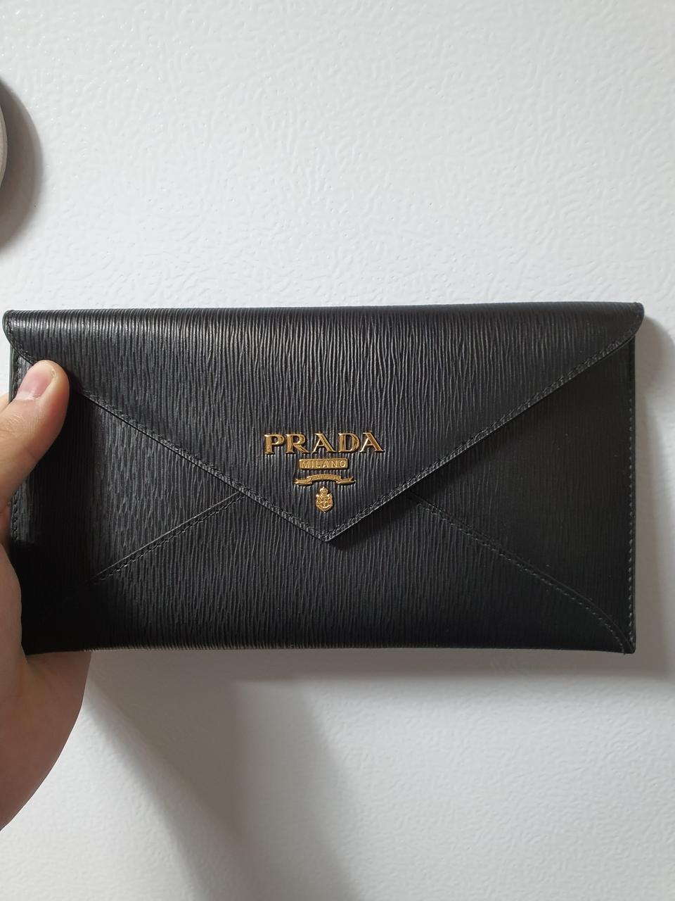 프라다 편지봉투 장지갑