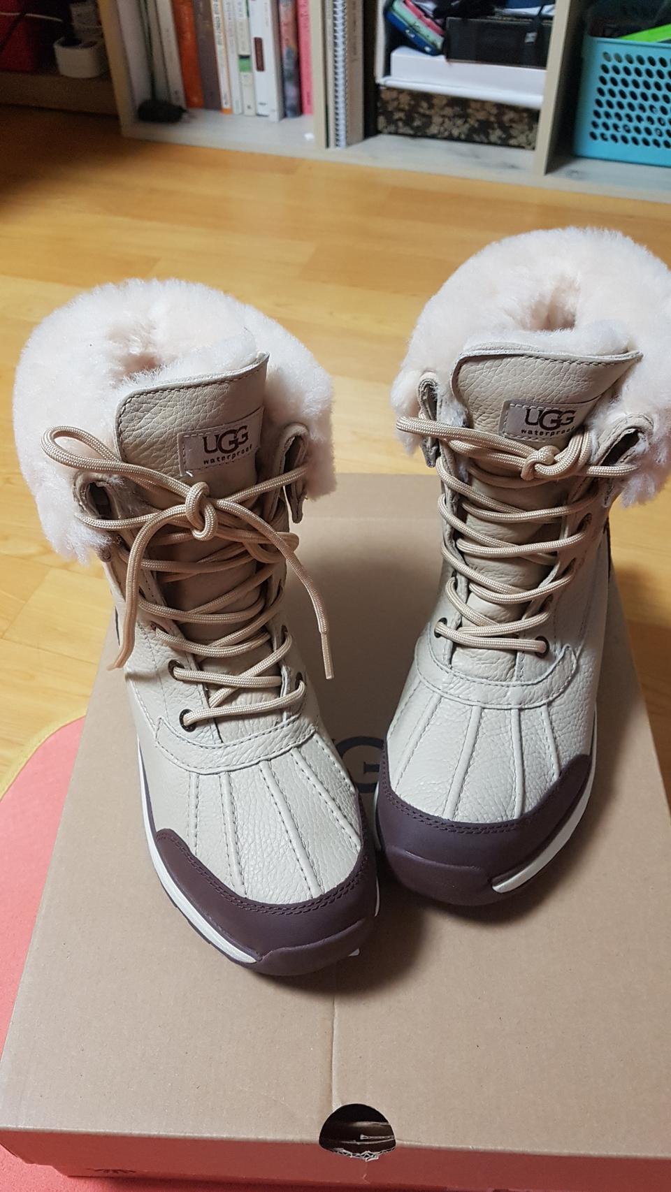 어그 아디론닥 8사이즈