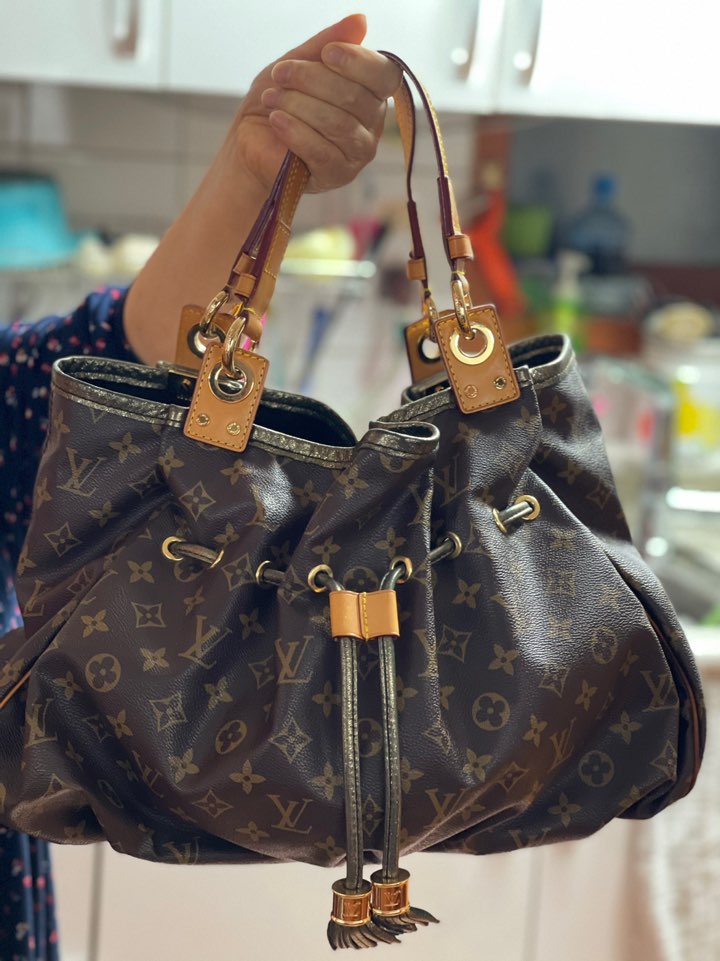 루이비통 이렌느 (아이린마돈나백) 숄더백 팝니다.