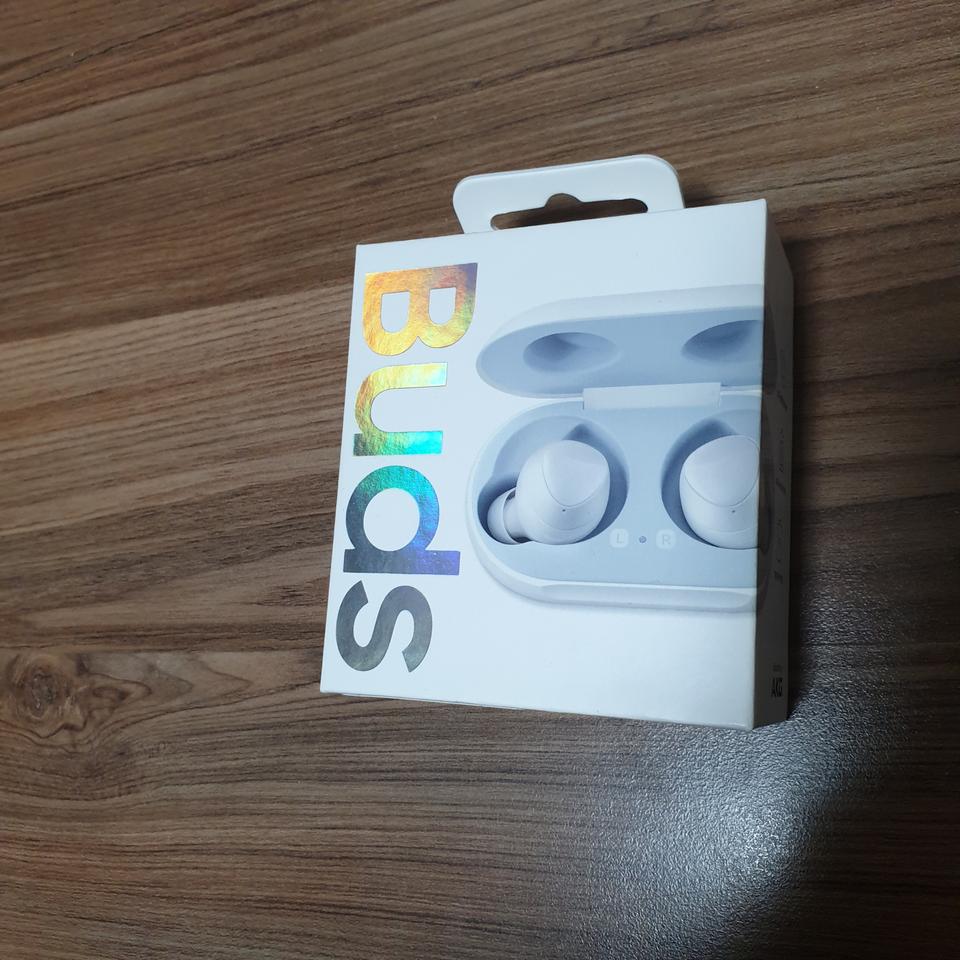 갤럭시 버즈 (모든 구성품 포함) + 디즈니 포키 케이스