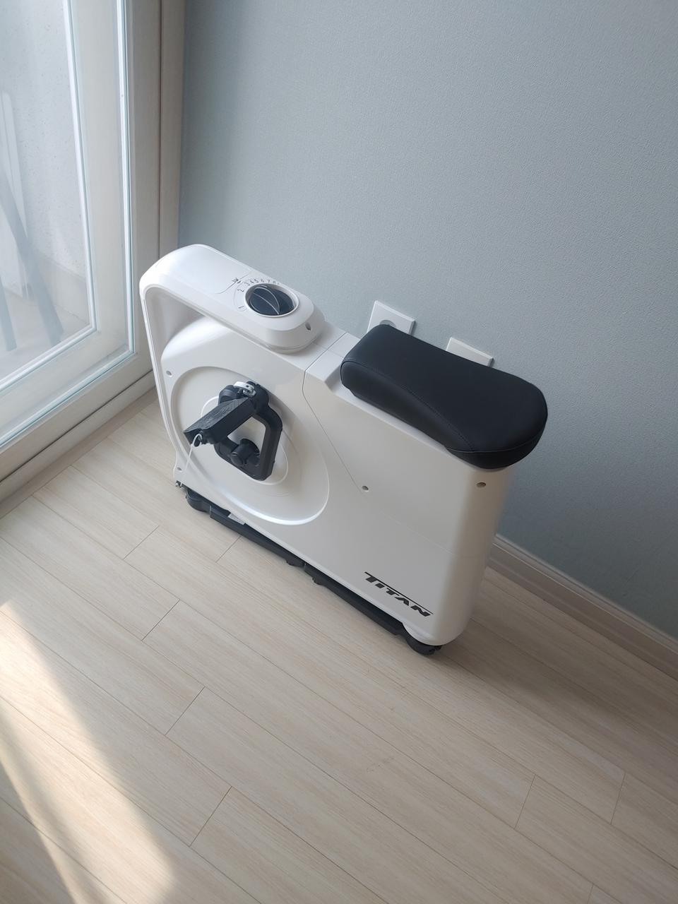 ★ 고정 이동이 편리한 실내 자전거.