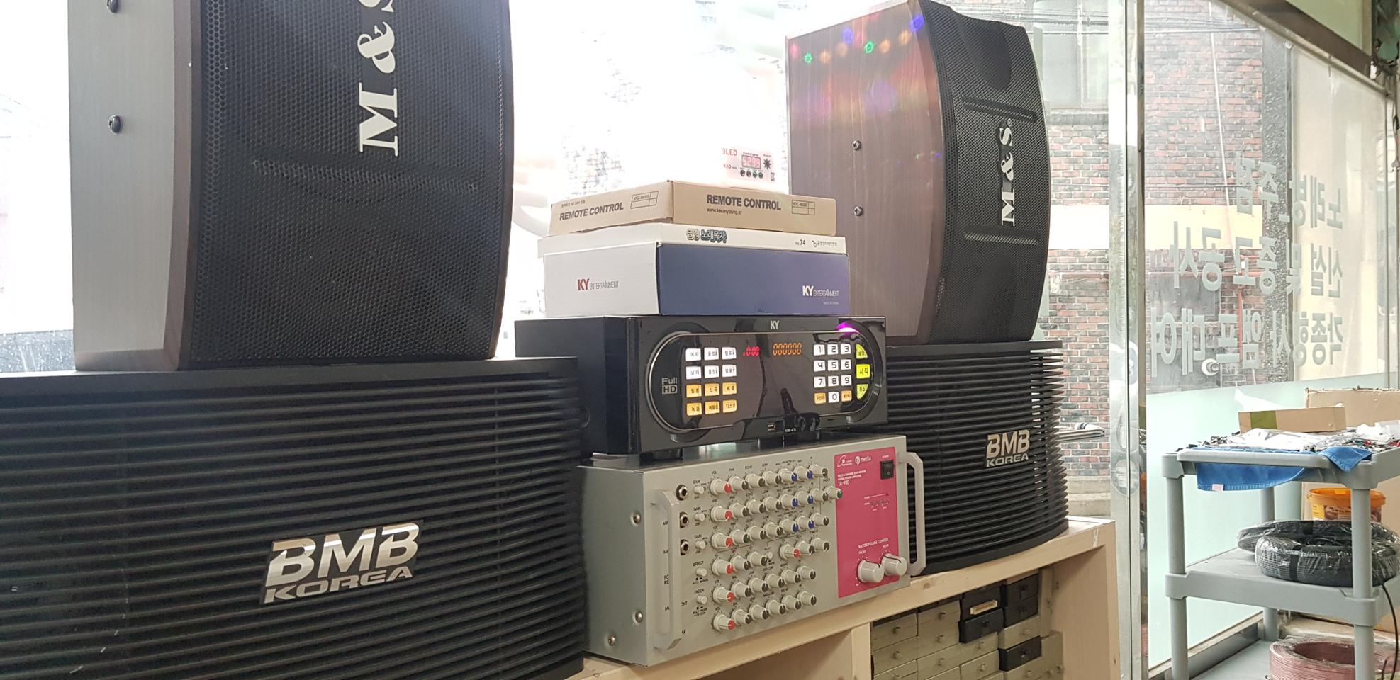 금영 반주기 앰프 스피커 노래방기계 무선마이크 음향기기