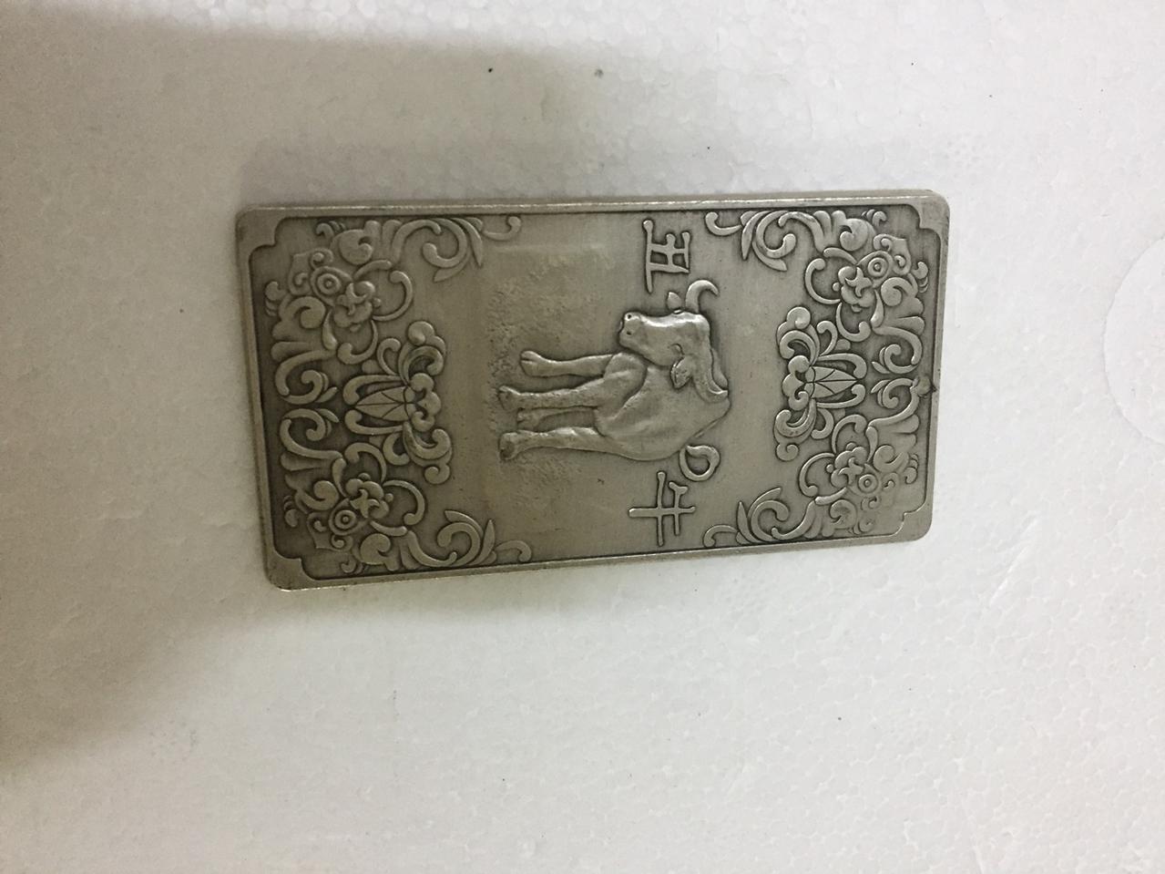 소 문양과 12간지가 새겨지 있는 백동문진