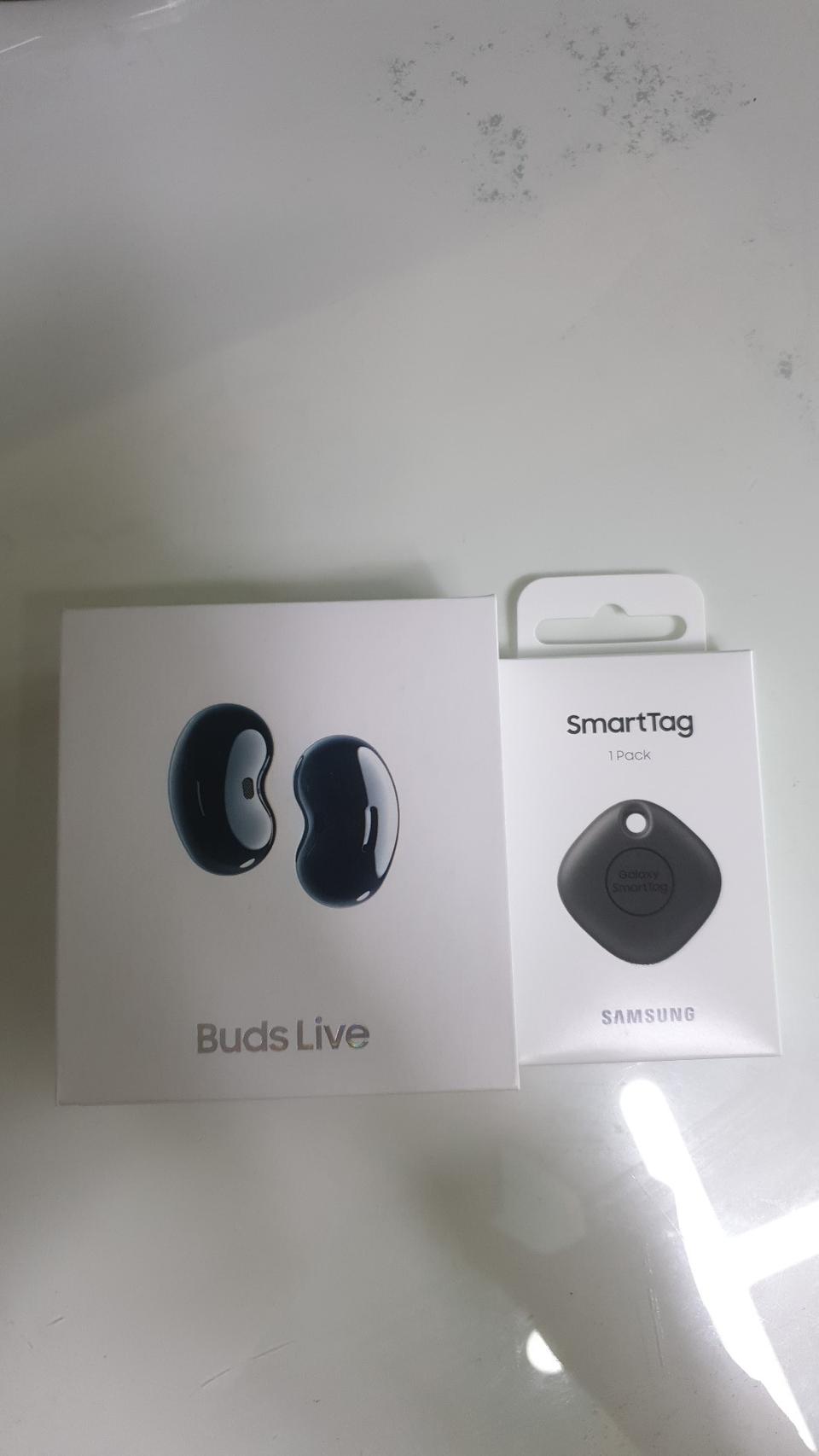 갤럭시 버즈 라이브(블랙)+삼성스마트태그(블랙) 팝니다!!!