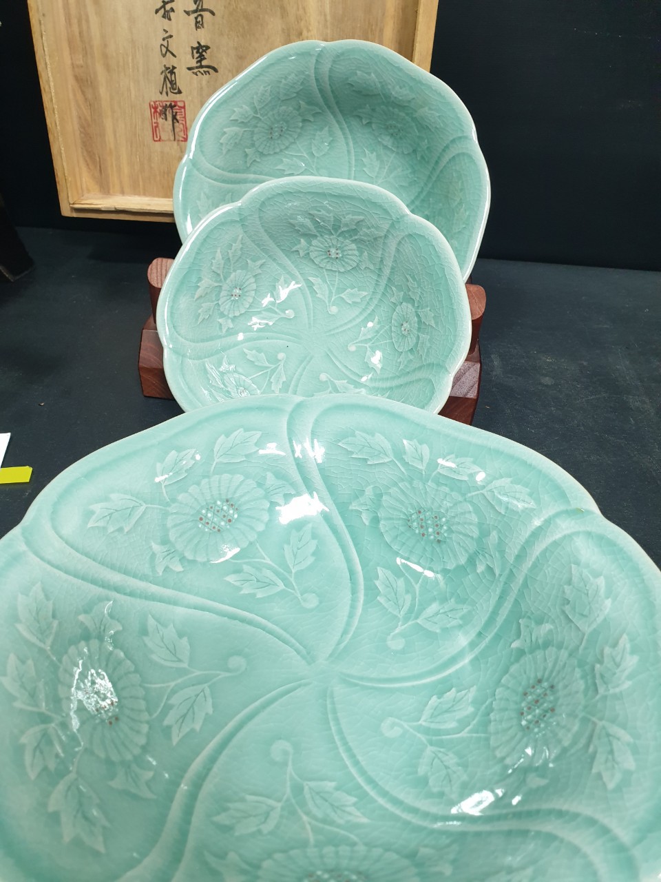 청자국화문 화형접시