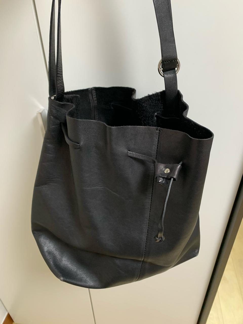 코스가죽 복조리 가방