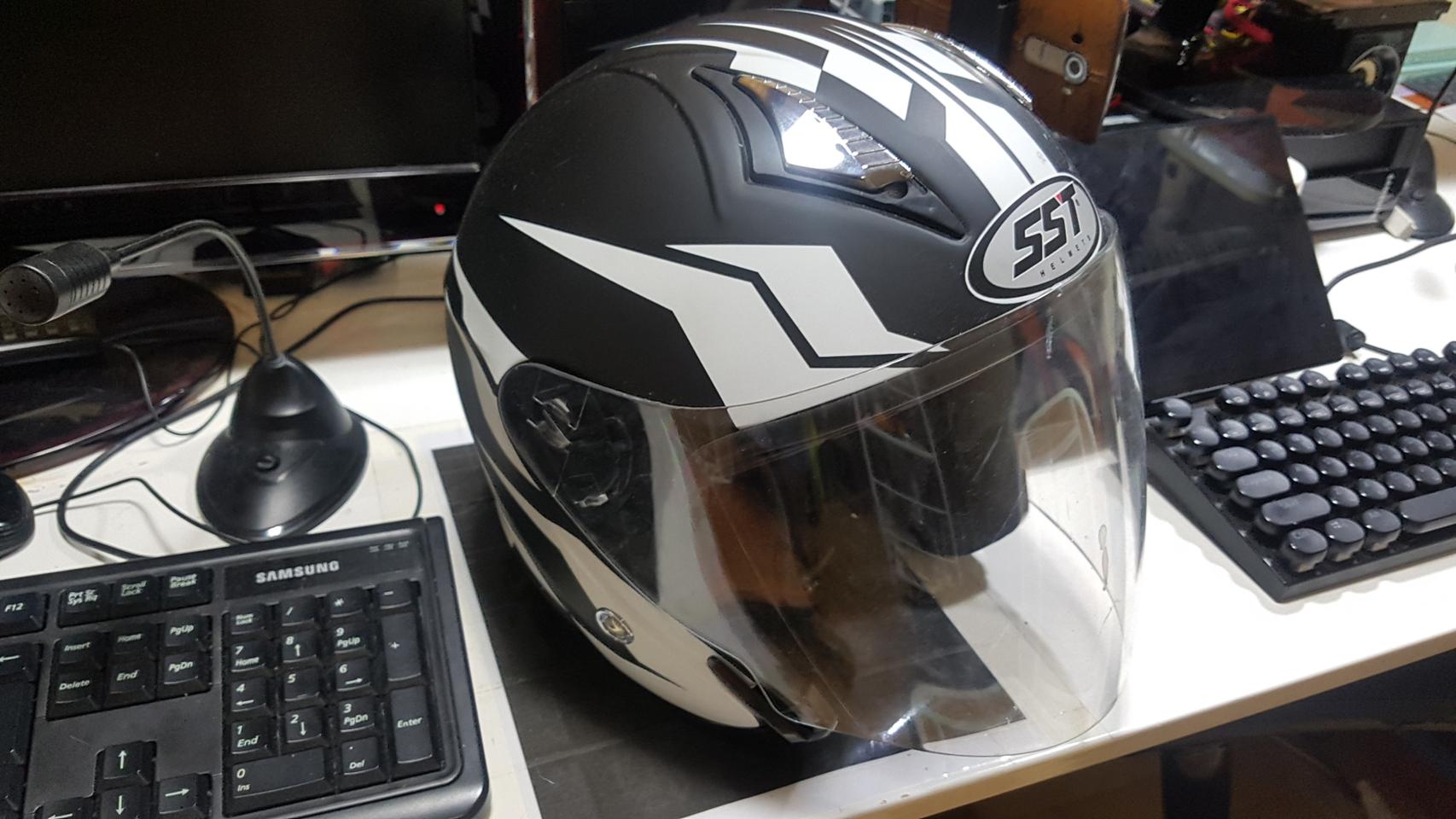sst 오토바이 헬멧 팝니다