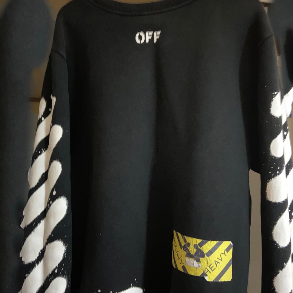 오프화이트 맨투맨