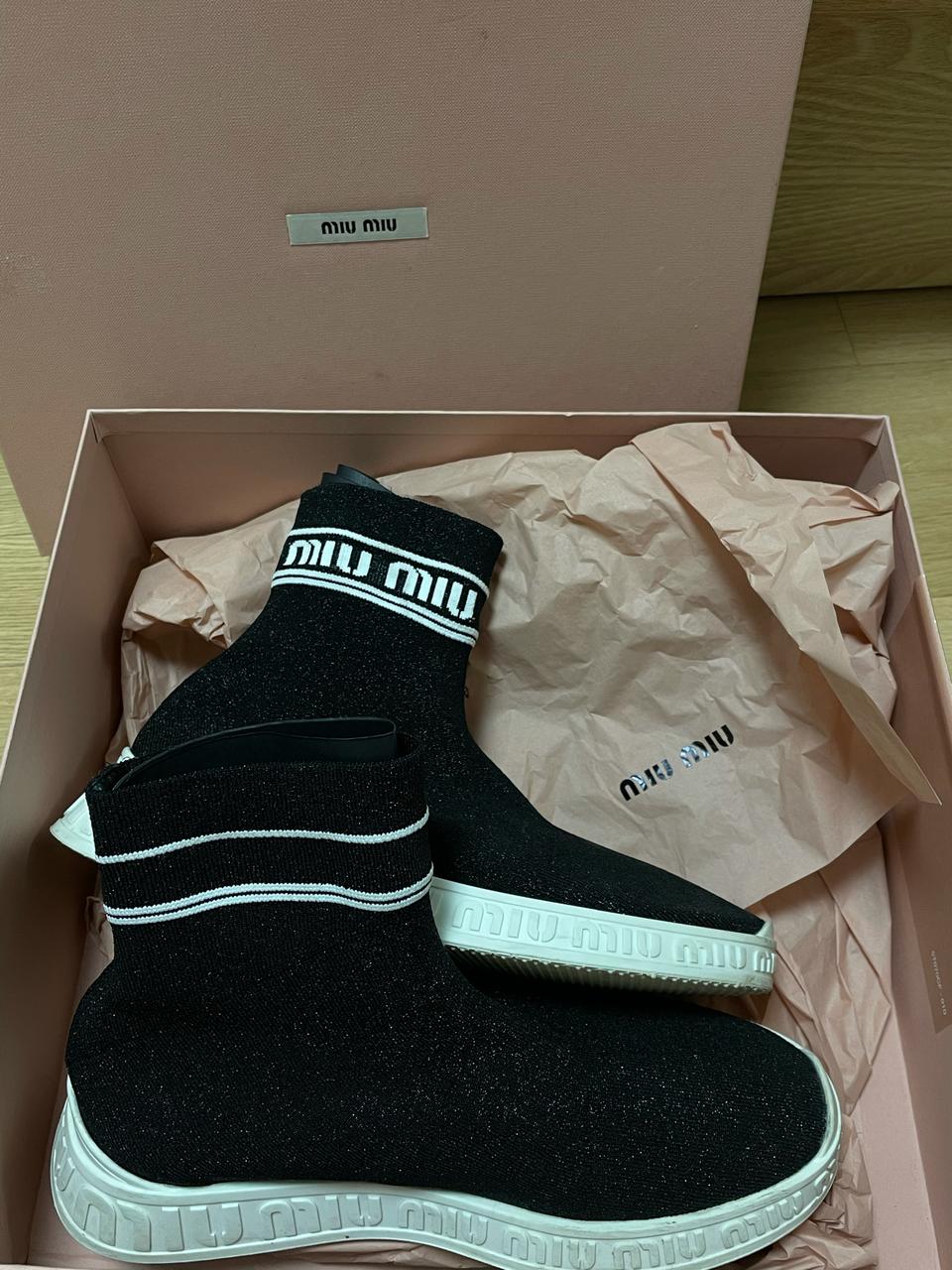 미우미우 삭스스니커즈