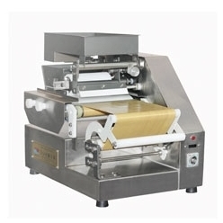 김밥 밥펴주고 말아주는 반자동기계