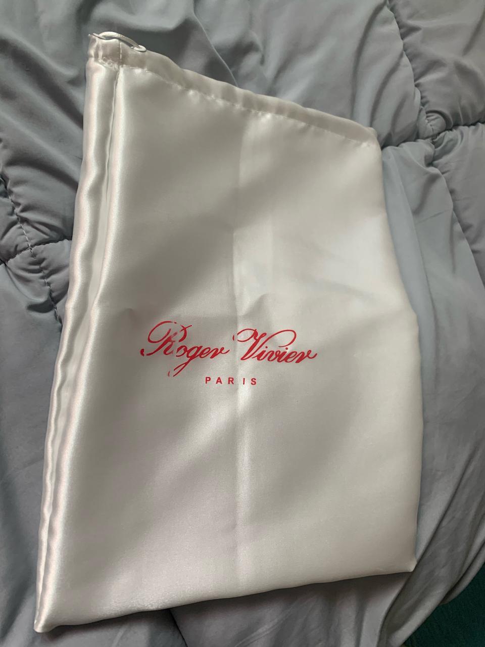 로저비비에 더스트백