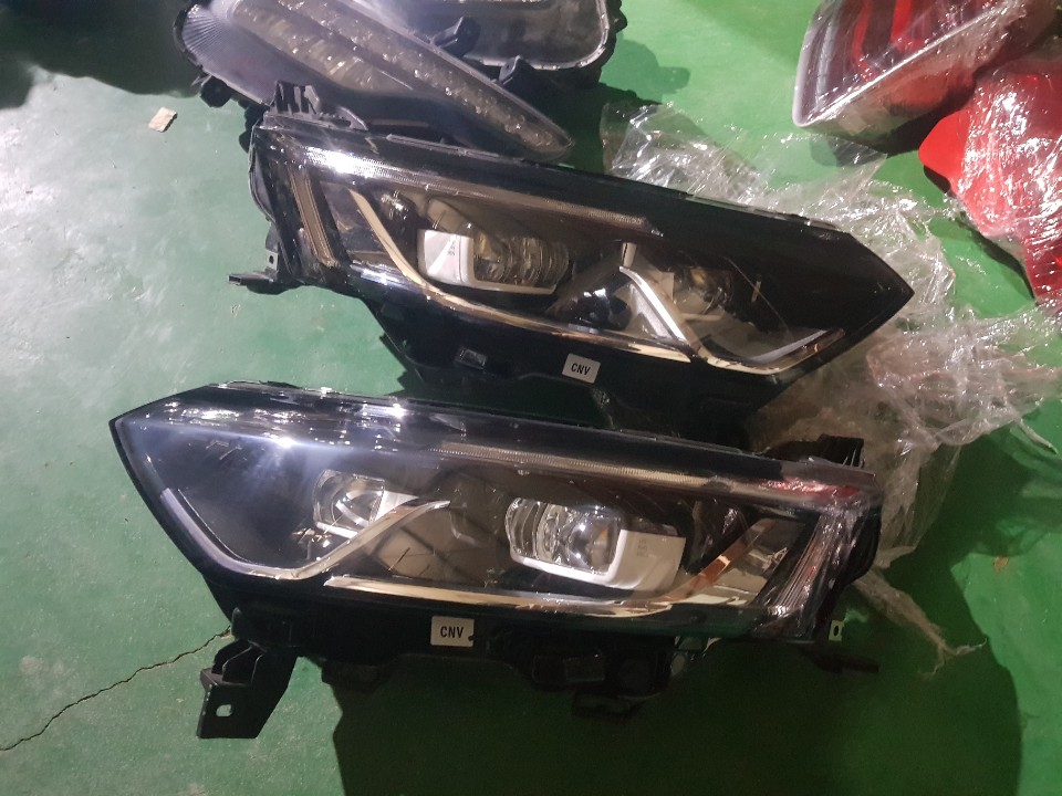 QM6 LED헤드램프 1대분 파손수리하자품