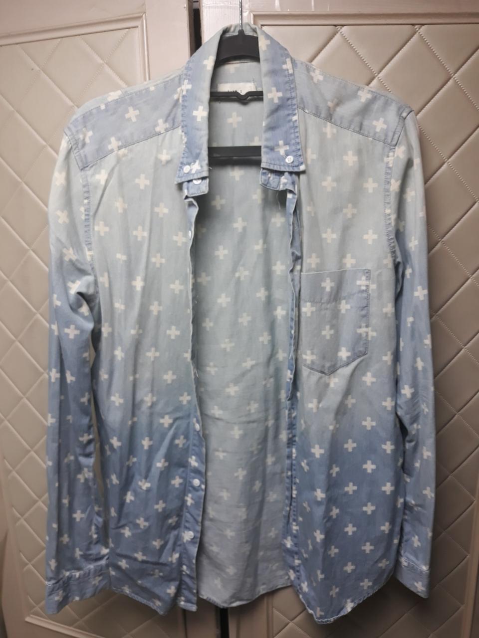 하늘색 십자가무늬셔츠 5천원에 급처팝니다!