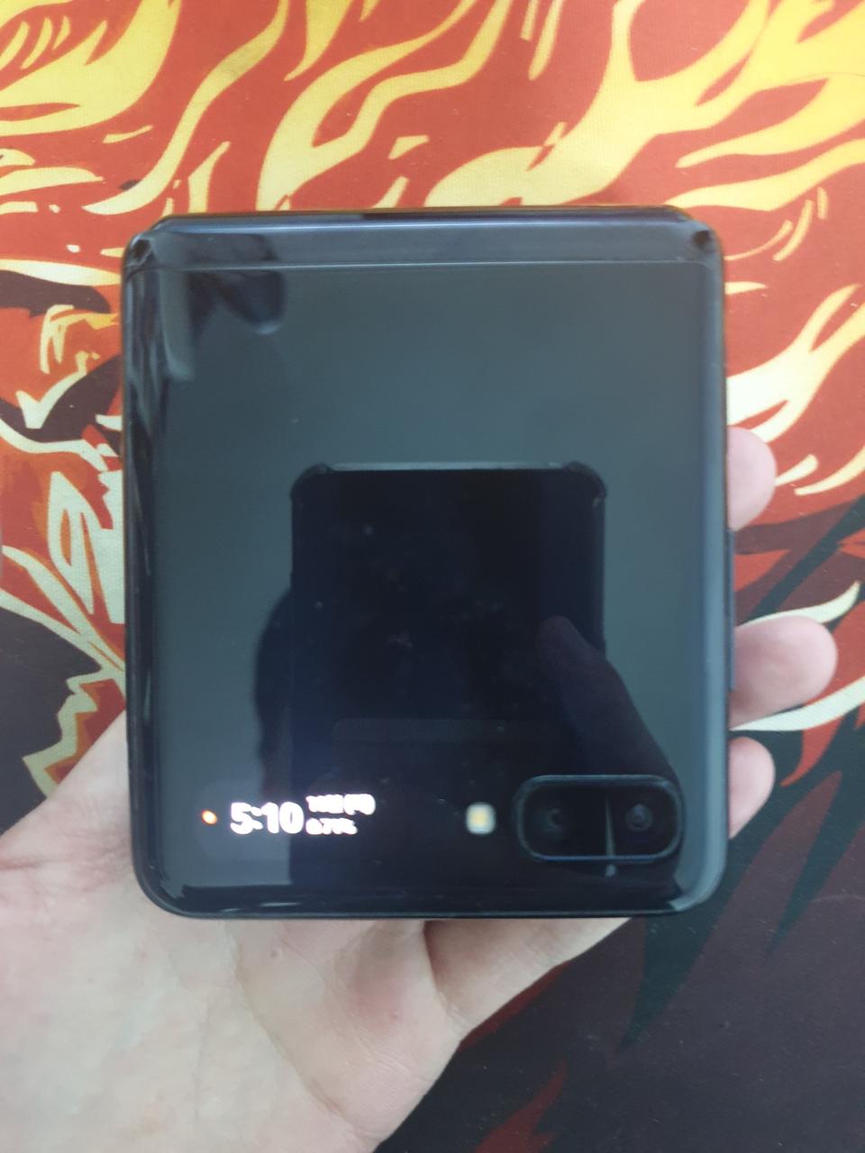 갤럭시z플립 256기가 새것급 블랙 팝니다