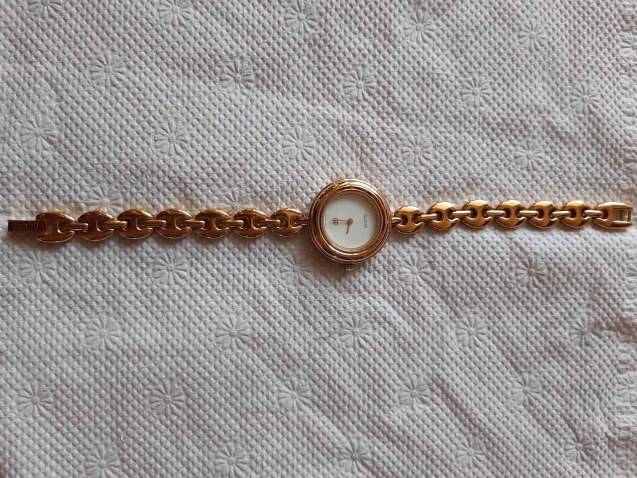 구찌베젤링시계(새 배터리로 교체함)ㅡ가격내림