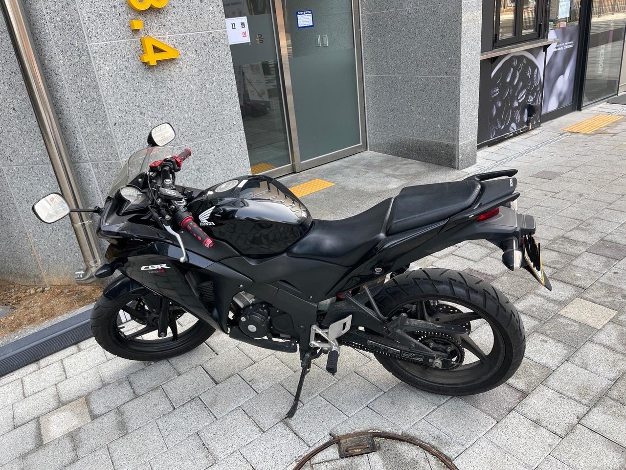 전남 광주 13년식 1만8천 km cbr125r 판매합니다