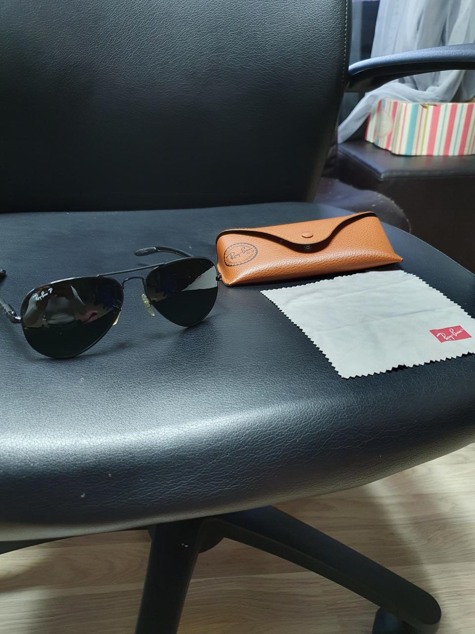 레이벤 편광선글라스 8307 002/N5 카본다리 팝니다