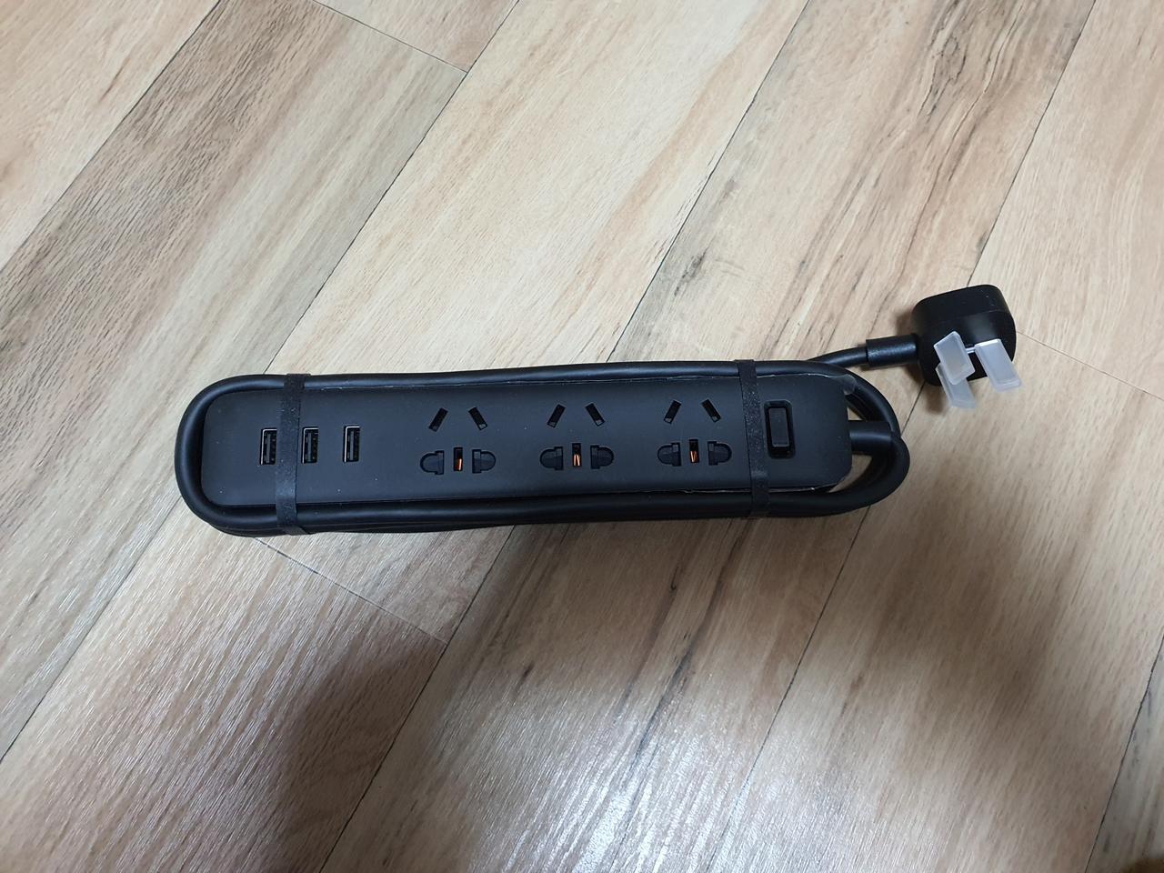 샤오미 해외 멀티탭 3구(usb포트3개) 스위치 콘센트 팝니다